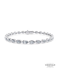 Idyll tennis bracelet in 18k white gold with 3.90ct lab-grown pear-shaped diamonds.
