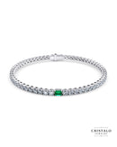 Ivy tennis bracelet in 18k white gold with 3.90ct lab-grown diamonds and green emerald.